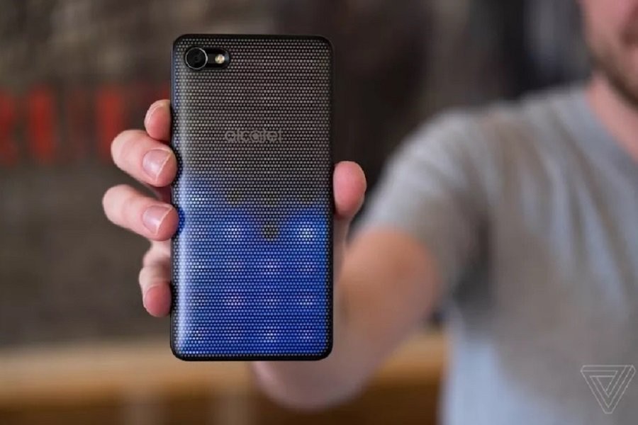 В Alcatel A5 LED внедрили функцию светомузыки