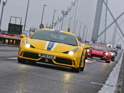 75 суперкаров Ferrari на мосту в Шотландии