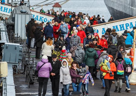 Более 1,1 тыс. человек посетили боевые корабли Северного флота в День Победы