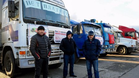 Дальнобойщики в Химках провели забастовку против системы "Платон"