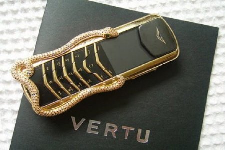 Новый рубиновый Vertu доставят покупателям на вертолёте