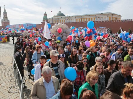 Праздник непослушания: миллионы вышли на улицы, требуя повышения зарплаты