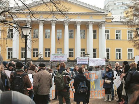 Учащиеся Санкт-Петербурга забастовали против слияния непрофильных техникумов