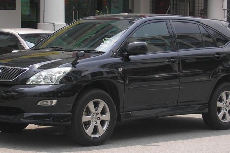 В Подольске кроссовер Toyota Harrier свалил велосипедиста