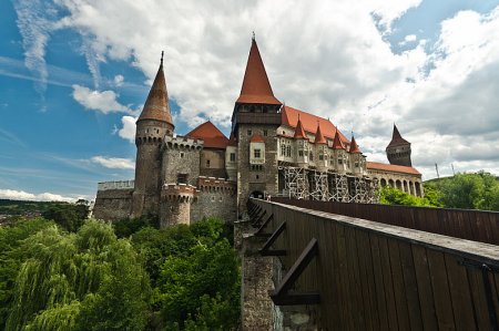 В Румынии ограбили знаменитый замок графа Дракулы