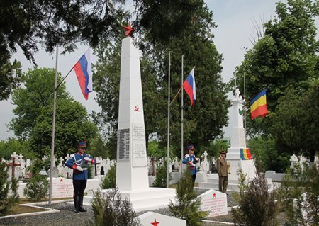 В румынских городах Джурджу и Яссы состоялась церемония возложения венков на захоронениях красноармейцев