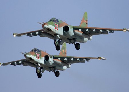 Лётчики штурмовиков Су-25СМ3 на Кубани уничтожили колонну бронемашин условного противника и ушли от его средств ПВО