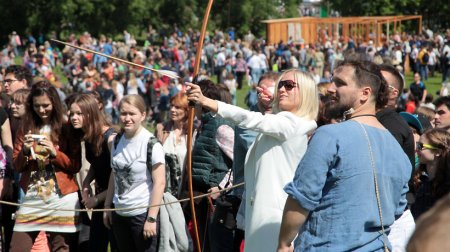 Реконструкторы покажут на фестивале в Москве битву Руси и Орды в понедельник