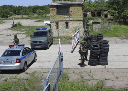 В Хабаровском крае в ходе учения военные полицейские пресекли попытку захвата военного аэродрома условными террористами