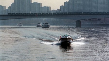 Двух тонущих девочек спасли из реки на западе Москвы