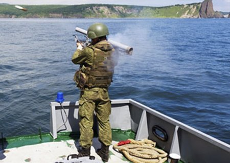 На Камчатке бойцы отряда специального назначения провели учение с боевой стрельбой