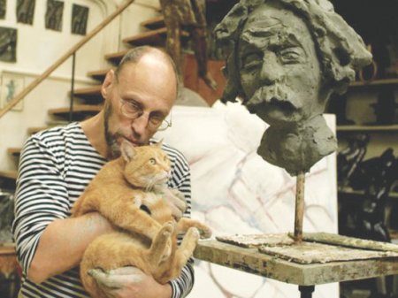 Открылась выставка памяти Дмитрия Пригова: убегающая кошка как образ России