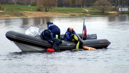 Пьяный и голый: из Москвы-реки спасли мужчину в Парке Горького