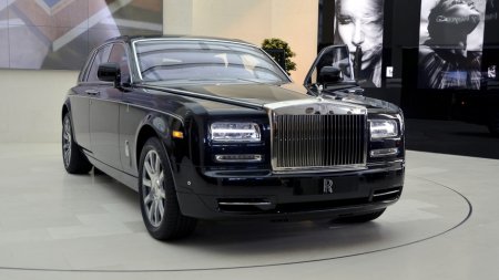 Снимки нового Rolls-Royce Phantom выложили в сеть