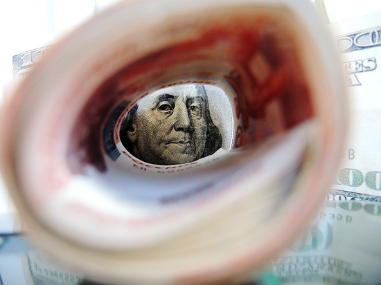 Население беднеет, банки жиреют: кредитные организации зафиксировали рекордную прибыль