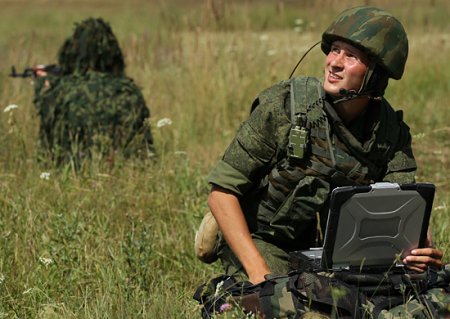 Команда военных связистов ЗВО лидирует во всеармейском конкурсе «Уверенный прием»