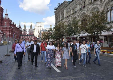 Тайны Манежной площади в Москве поведали участникам международного кинологического конкурса «Верный друг»