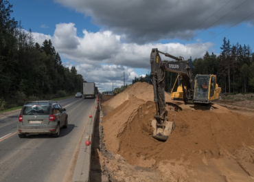 С парковки в Москве похитили три экскаватора