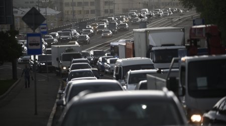 Пробку длиной более 15 км зафиксировали в Москве