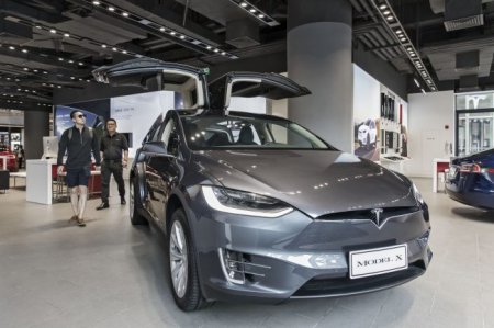 Tesla отозвала 11 тысяч автомобилей модели X