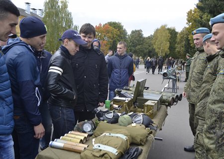 В день Сухопутных войск более 1000 жителей Смоленска посетили академию войсковой ПВО