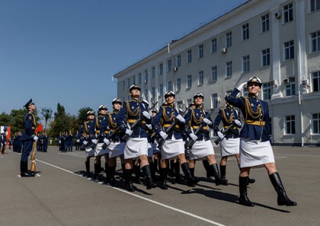 В высшие военные учебные заведения ВКС России поступило более 100 девушек