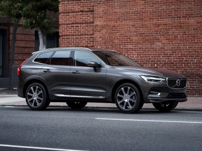 Объявлены российские цены и комплектации нового Volvo XC60