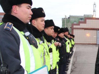 Казахи усилили «факт присутствия» полицейских нательными мигалками