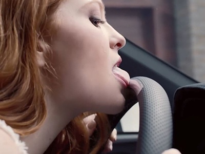 Видео: Lexus потребует облизать руль для запуска мотора