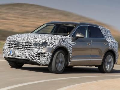 Volkswagen частично рассекретил интерьер нового Touareg