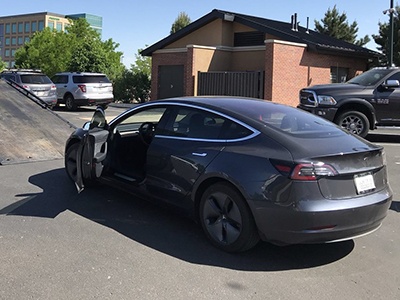 Tesla Model 3 проехала почти 1000 км на одной батарее