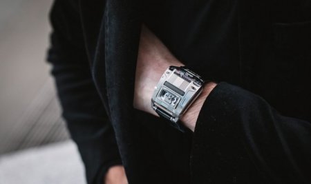 Urwerk UR-100C — самые необычные часы в мире