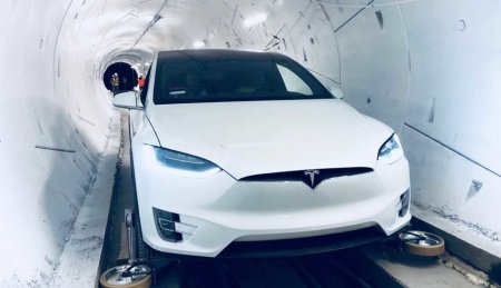 #Видео | Tesla Model X с выдвижными колесами для езды по туннелю The Boring