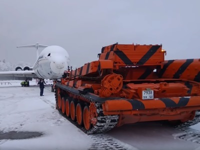 Танку Т-72 нашли применение в гражданском аэропорту