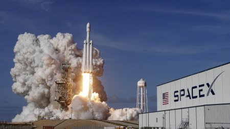 Илон Маск и SpaceX подали в суд на NASA