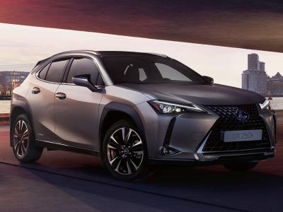 Lexus начал продажи кроссовера UX