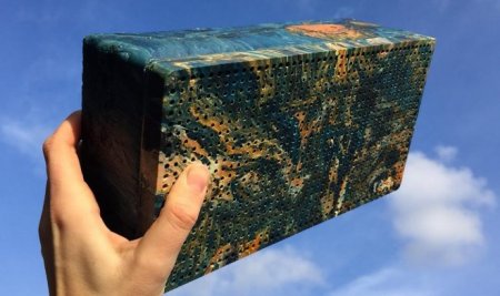 Британские дизайнеры научились делать портативные колонки из пластиковых отходов