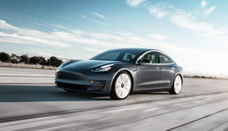 Илон Маск объявил о выпуске самой дешевой версии Tesla Model 3