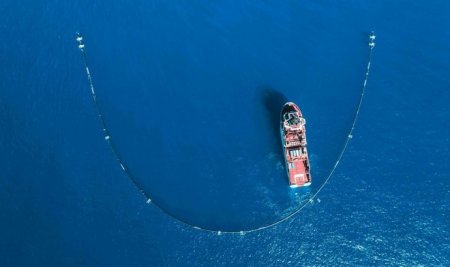 Барьер-мусоросборник «The Ocean Cleanup» возвращается в океан после модернизации