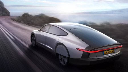 У Tesla новый конкурент. С большим запасом хода, да еще и на солнечной энергии