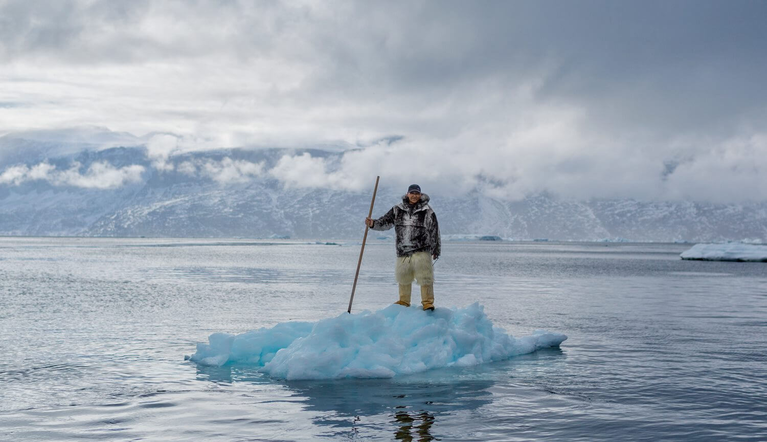 Первооткрыватель гренландии. Гренландия подо льдом. Эскимосы Гренландии. Рыбаки на льдине.