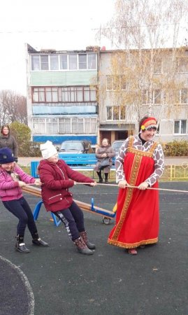 Прошла игровая программа для детей "В гости к вам пришла матрешка"