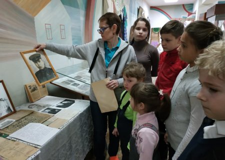 В Клемовском ЦДК в краеведческом музее прошла беседа-экскурсия ко Дню освобождения Московской области от фашистов