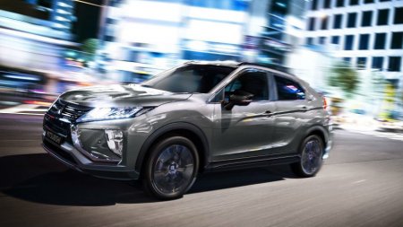 Mitsubishi назвал цены на особый "черный" кросс серого цвета для РФ