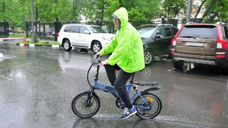 На велосипед и моноколесо обязали получать пропуск