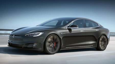 Tesla не остановить: Model S побила собственный рекорд автономности