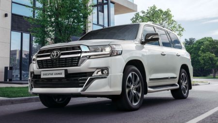 Toyota назвала цены на спецверсию Land Cruiser 200 в России