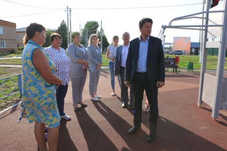 Глава городского округа О.В. Павлихин проверил новую детскую площадку в мкр. Западный