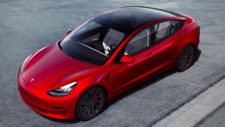 Tesla выпустила обновлённую Model 3