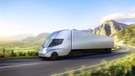 Маск рассказал о примерном запасе хода грузовика Tesla Semi